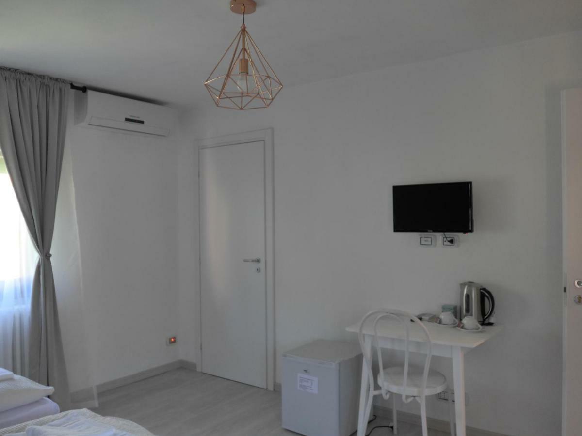 La Tana Rooms Lenno Exterior foto